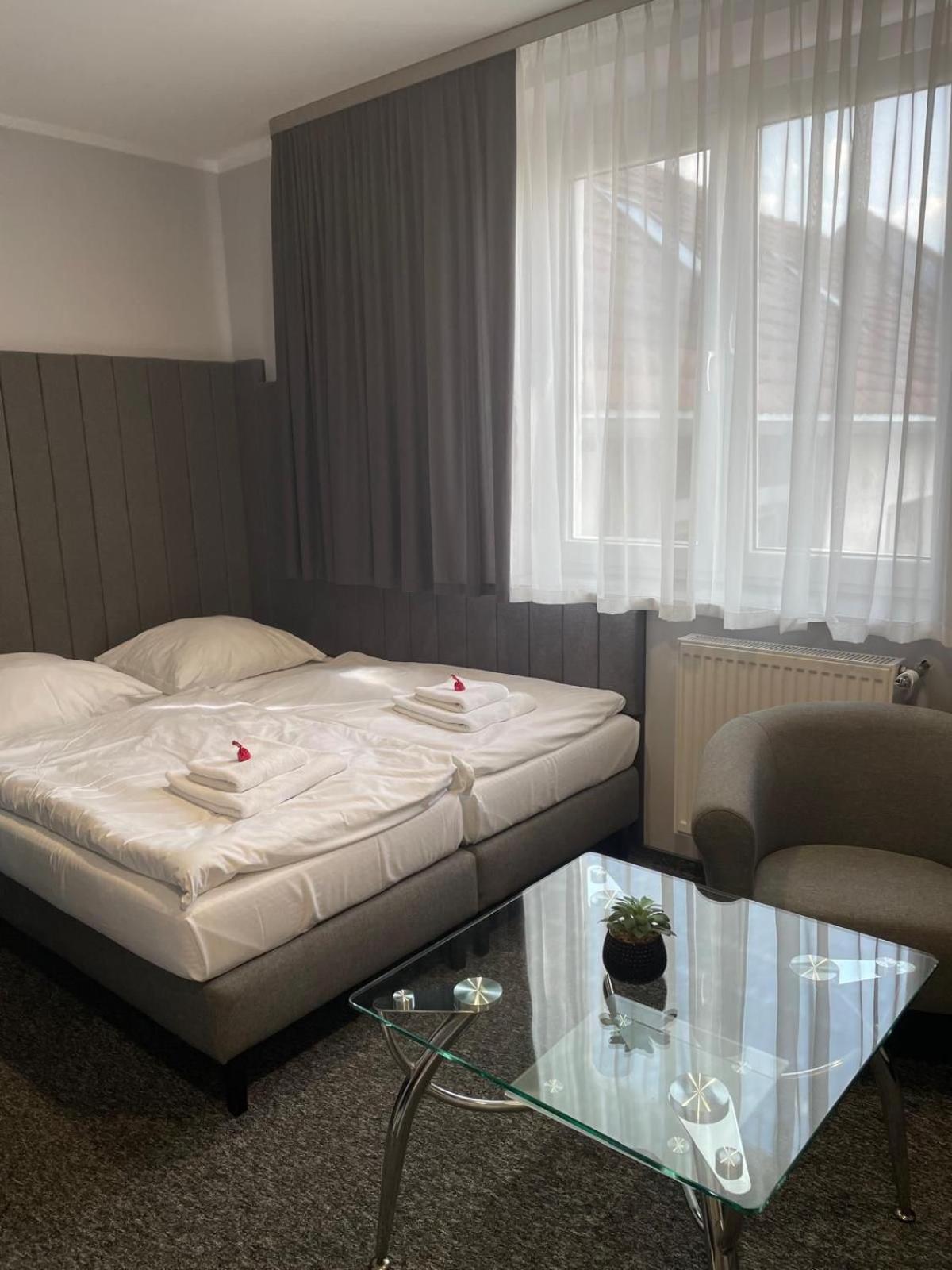 Strzelecka 1 Hotel Opole Bagian luar foto