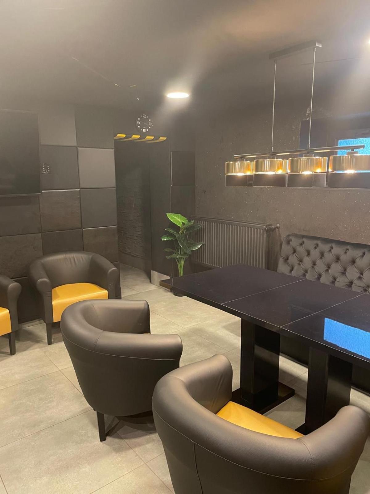 Strzelecka 1 Hotel Opole Bagian luar foto